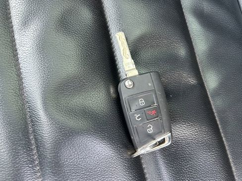 Used 2019 Volkswagen GTI SE image 33