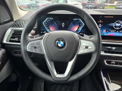 Used 2025 BMW X7 xDrive40i w/ Premium Package image 19