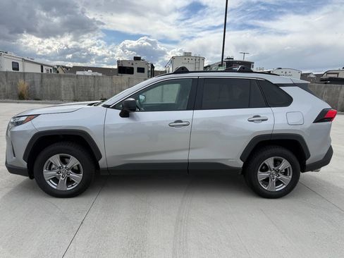 Used 2025 Toyota RAV4 LE AWD/4WD image 6