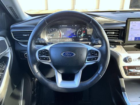 Used 2023 Ford Explorer XLT w/ Equipment Group 202A image 13