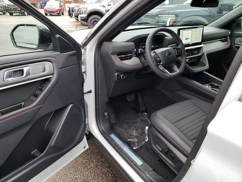 New 2026 Ford Explorer ST-Line w/ ST-Line Street Pack image 9