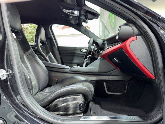 Used 2018 Alfa Romeo Giulia Quadrifoglio w/ Driver Assist Dynamic Package RWD image 61