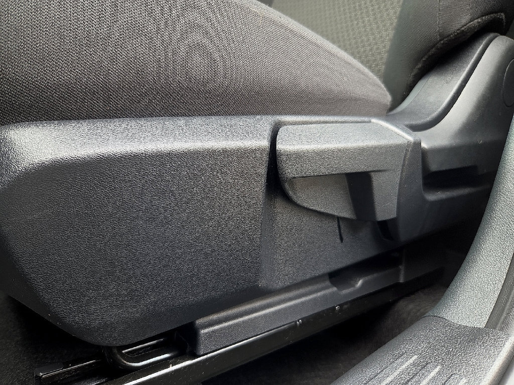 Used 2025 Nissan Kicks S FWD image 14