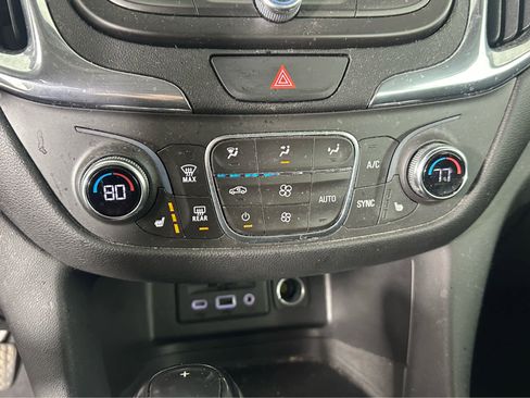 Used 2019 Chevrolet Equinox LT w/ Sun & Navigation Package image 13