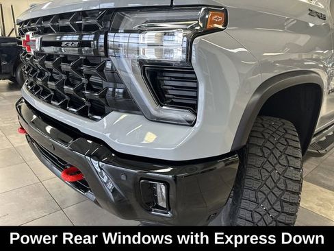 Used 2025 Chevrolet Silverado 2500 ZR2 w/ Technology Package AWD/4WD image 19