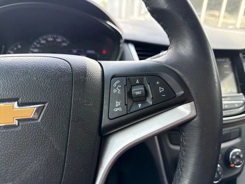 Used 2019 Chevrolet Trax LT w/ LT Convenience Package FWD image 17