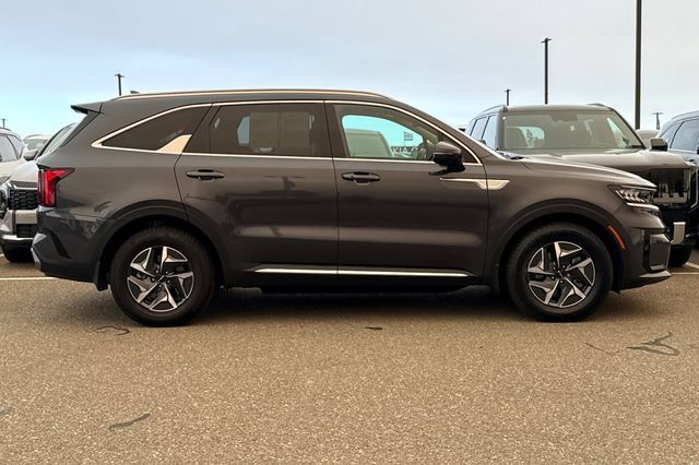 Certified 2023 Kia Sorento EX FWD image 3