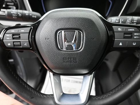 Used 2025 Honda Pilot Touring image 19