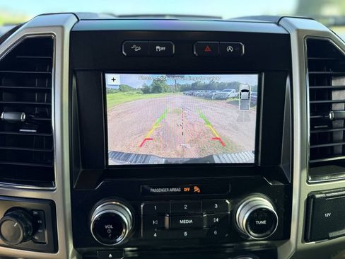 Used 2018 Ford F150 Lariat w/ Equipment Group 502A Luxury AWD/4WD image 24
