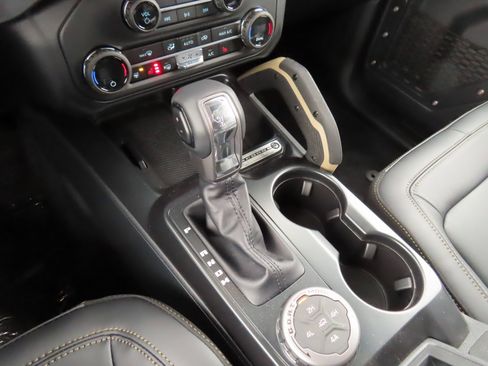 New 2025 Ford Bronco Badlands w/ Sasquatch Package image 15