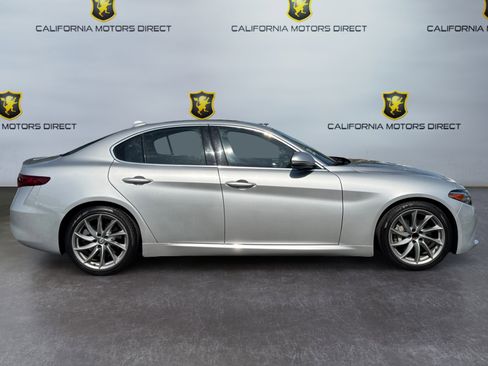 Used 2017 Alfa Romeo Giulia RWD image 6