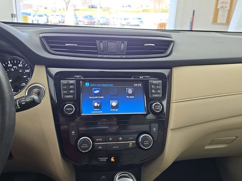 Used 2017 Nissan Rogue SV w/ SV Premium Package image 20