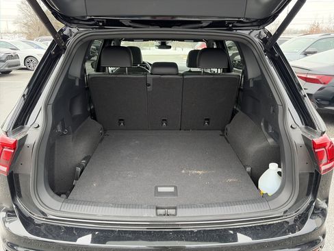 Certified 2024 Volkswagen Tiguan SE R-Line image 17