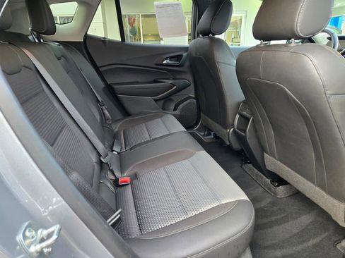 Certified 2025 Chevrolet Trax LT w/ LT Convenience Package image 9