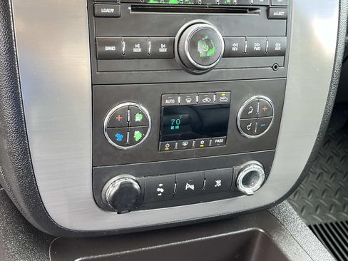 Used 2009 GMC Sierra 2500 SLT w/ SLT Convenience Package AWD/4WD image 30