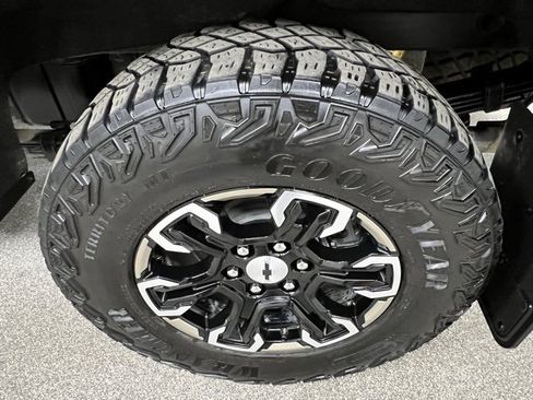 Used 2023 Chevrolet Silverado 1500 ZR2 image 14