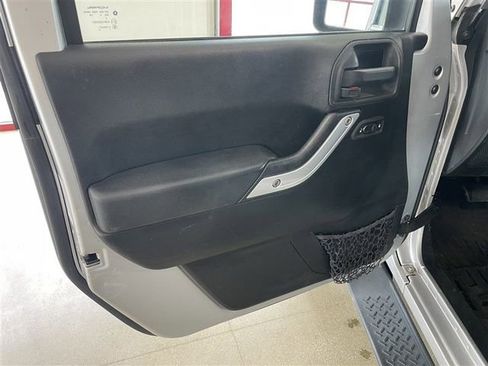 Used 2012 Jeep Wrangler Unlimited Sahara w/ Dual Top Group AWD/4WD image 10