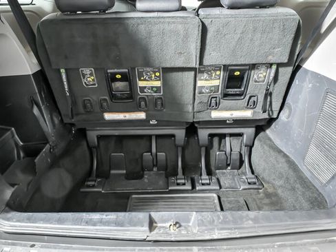 Used 2016 Toyota Sienna SE w/ SE Preferred Package FWD image 12