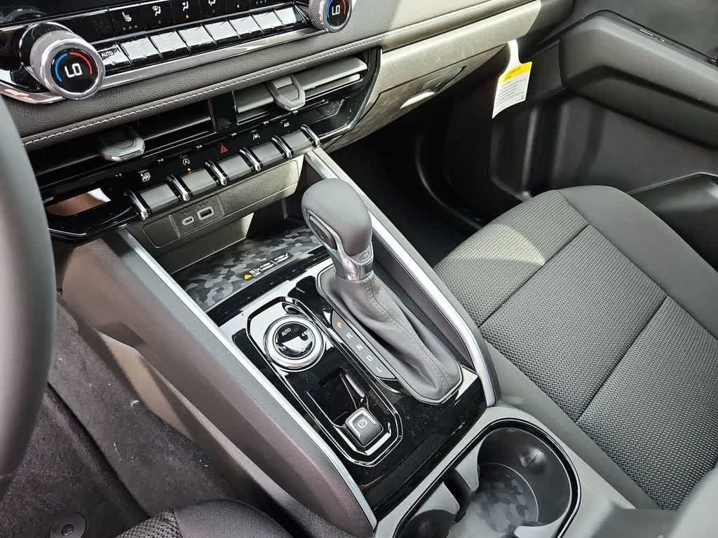 Used 2024 Chevrolet Colorado LT w/ LT Convenience Package II AWD/4WD image 24