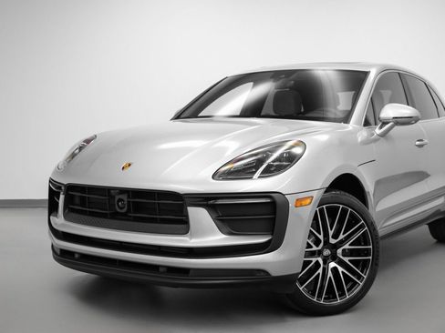 Certified 2026 Porsche Macan AWD/4WD image 7