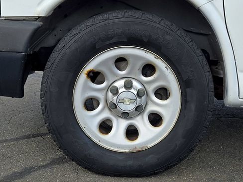 Used 2010 Chevrolet Express 1500 RWD image 9