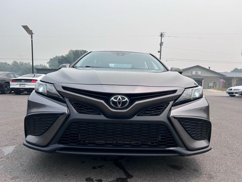 Used 2024 Toyota Camry SE FWD image 4