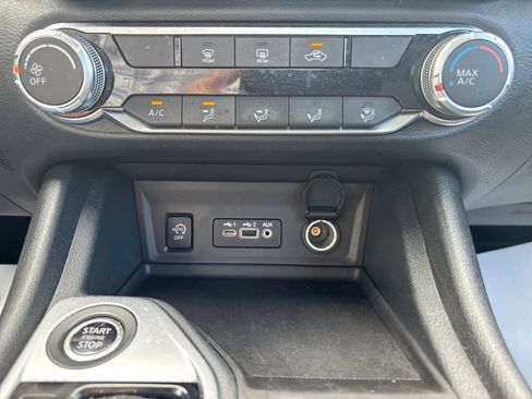 Used 2024 Nissan Sentra SV FWD image 25