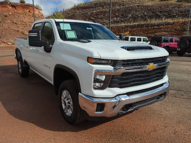 Used 2026 Chevrolet Silverado 2500 LT AWD/4WD image 3