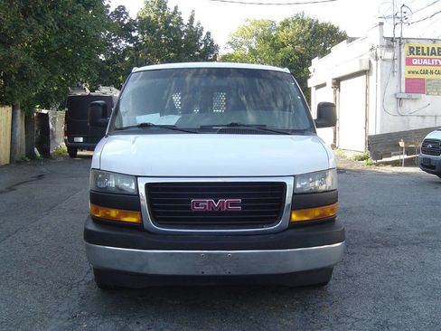 Used 2019 GMC Savana 2500 w/ Driver Convenience Package RWD image 3