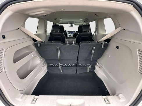 Used 2023 Chrysler Pacifica Touring-L FWD image 27