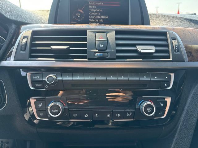 Used 2017 BMW 320i xDrive Sedan AWD/4WD image 28