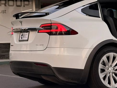 Used 2020 Tesla Model X Long Range AWD/4WD image 8