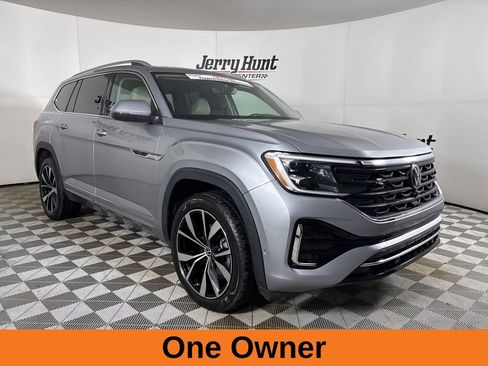 Used 2024 Volkswagen Atlas SEL Premium R-Line image 4