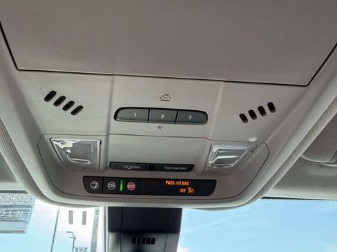 Used 2020 Chevrolet Equinox Premier image 26