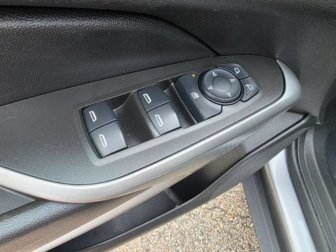 Used 2024 Chevrolet Trax RS FWD image 19