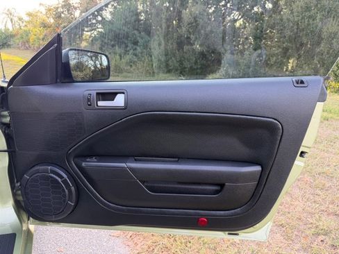 Used 2006 Ford Mustang GT Premium image 19