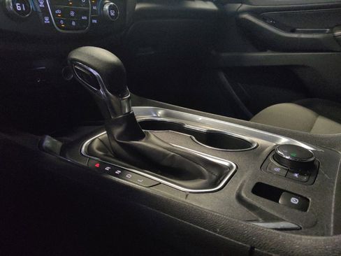 Used 2023 Chevrolet Traverse LT FWD image 26