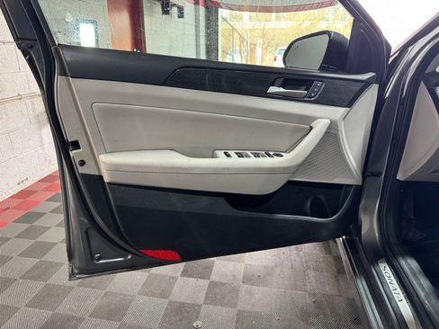 Used 2018 Hyundai Sonata Limited image 8