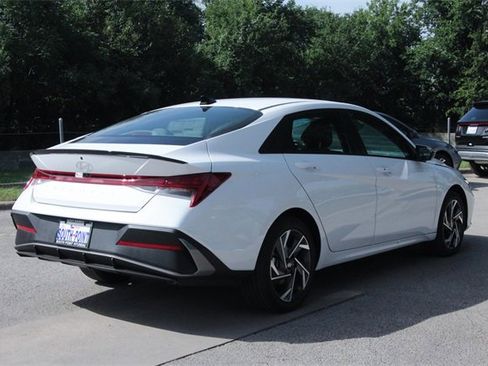 Certified 2025 Hyundai Elantra SEL image 4