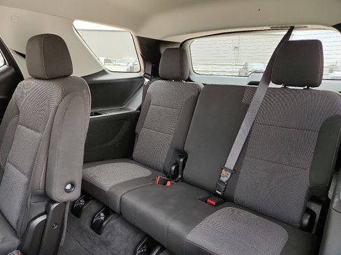 Used 2019 Chevrolet Traverse LT FWD image 9