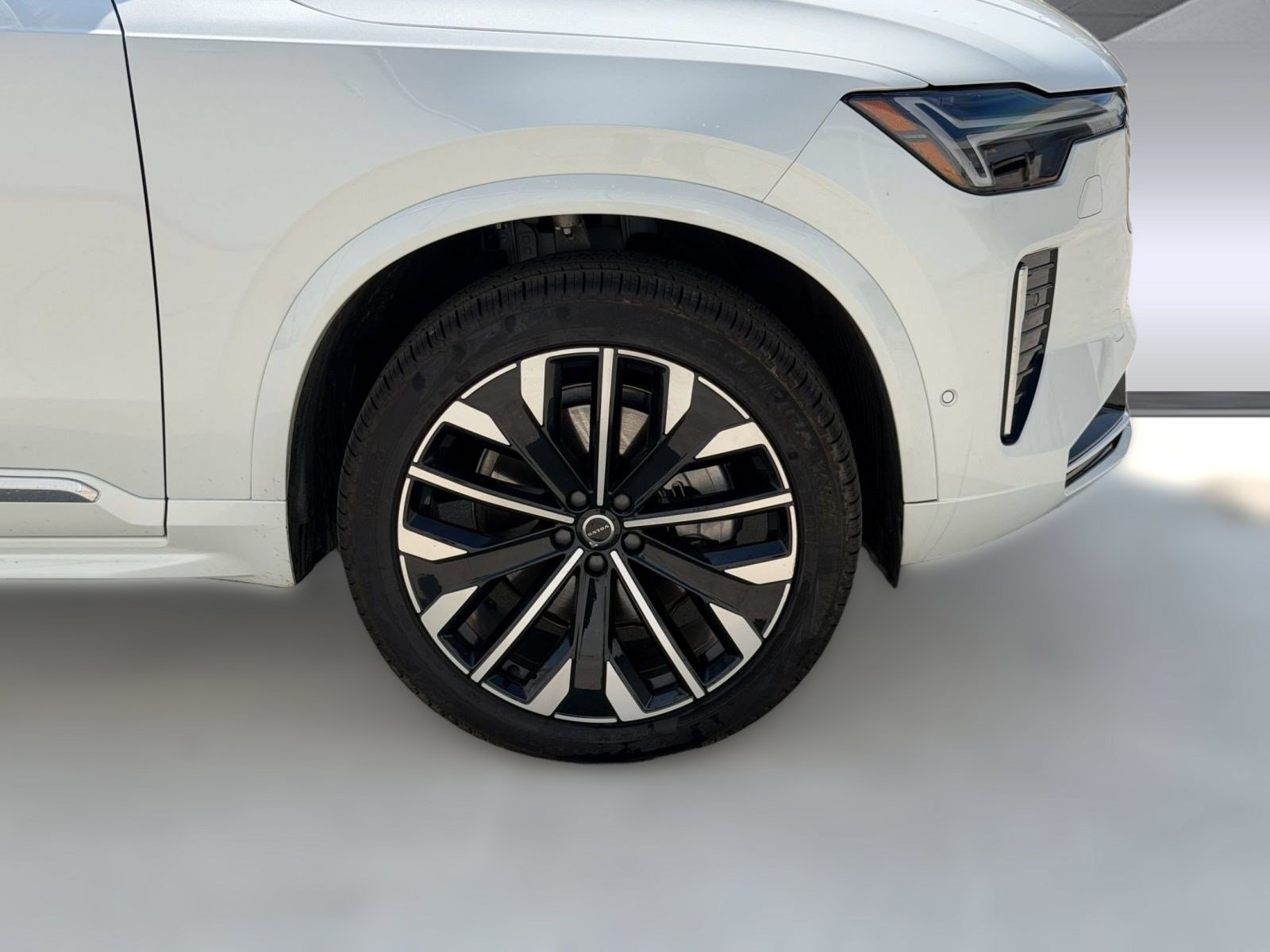 Certified 2026 Volvo XC90 B6 Plus AWD/4WD image 12