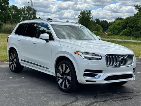Used 2024 Volvo XC90 T8 Plus w/ Protection Package Premier AWD/4WD image 3