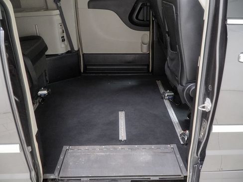 Used 2016 Chrysler Town & Country Touring w/ Driver Convenience Group FWD image 37