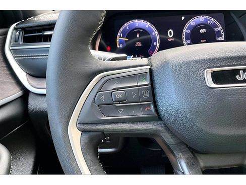 Certified 2024 Jeep Grand Cherokee Limited AWD/4WD image 11