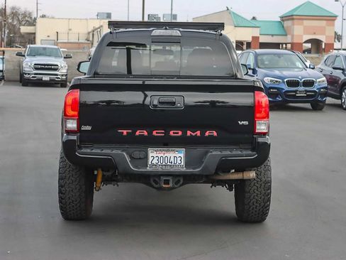 Used 2017 Toyota Tacoma TRD Sport image 3