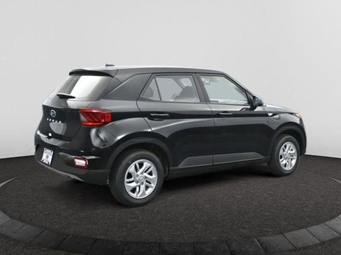 Used 2025 Hyundai Venue SE image 7
