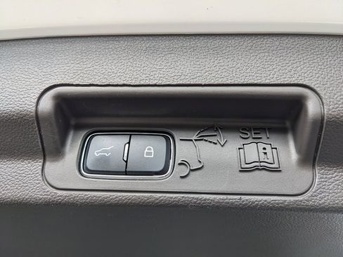 Used 2020 Ford Explorer Platinum w/ Premium Technology Package image 48