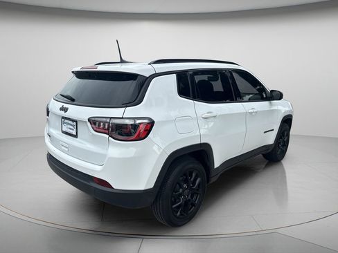 Used 2026 Jeep Compass Latitude AWD/4WD image 7