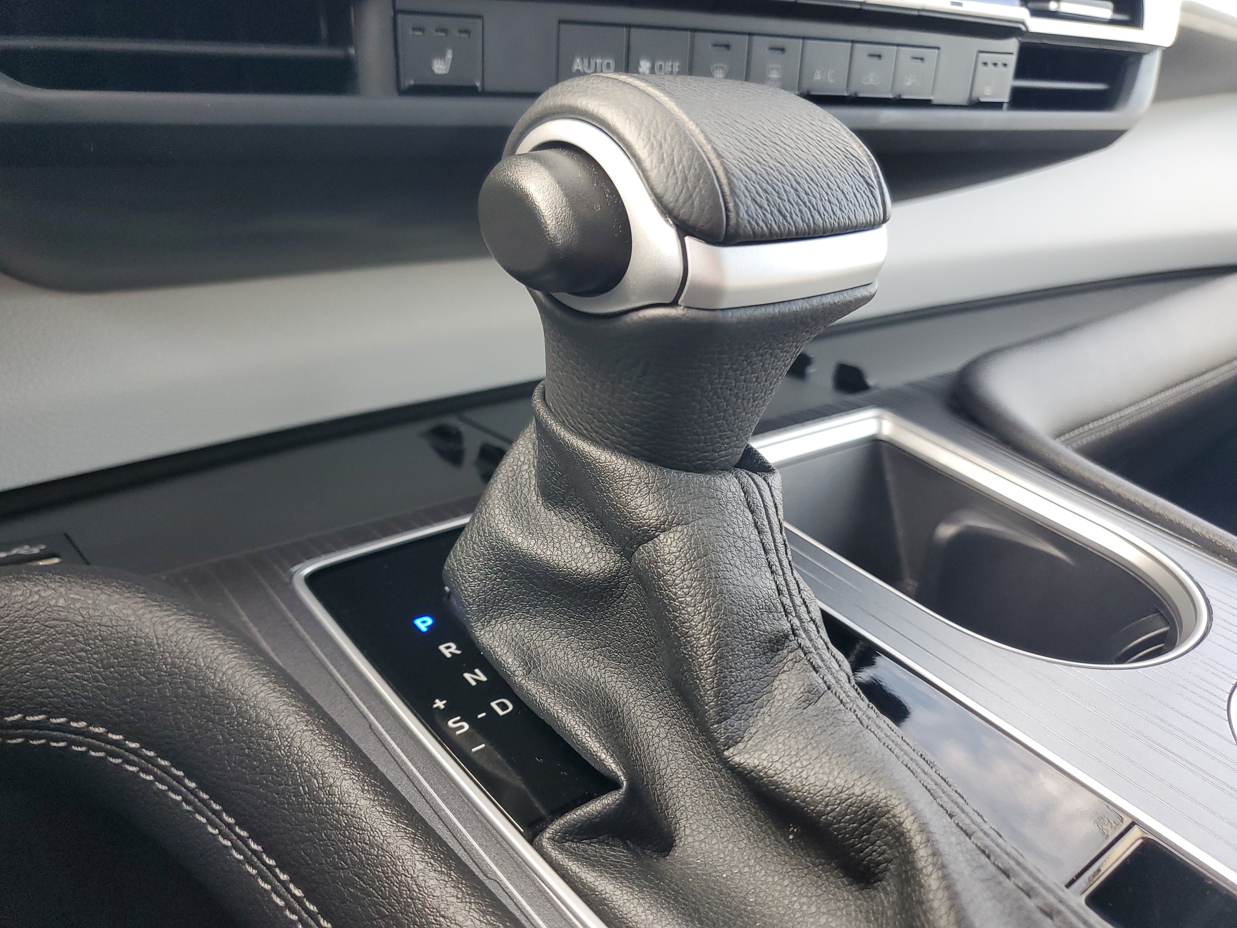 Certified 2025 Toyota Sienna XLE FWD image 35