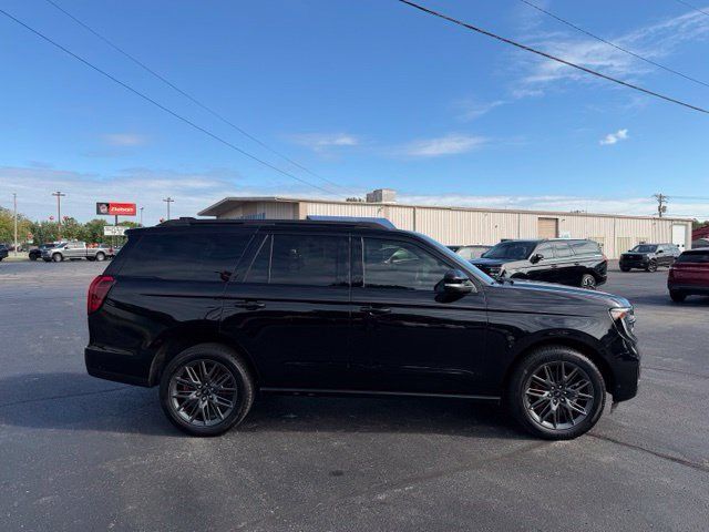 Used 2025 Ford Expedition Platinum w/ Stealth Performance Package AWD/4WD image 8